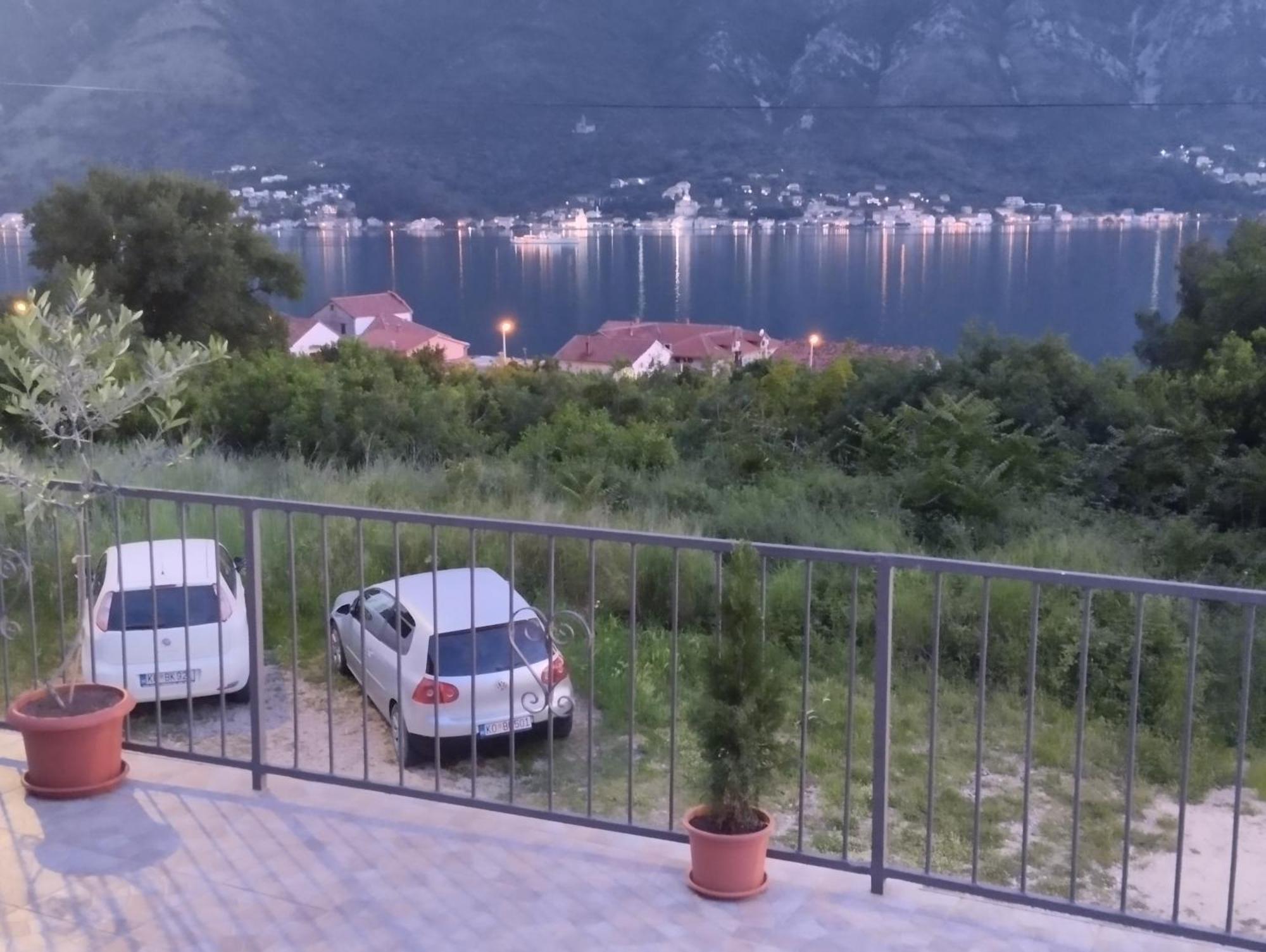 Apartment Deki Studio Kotor Exterior photo